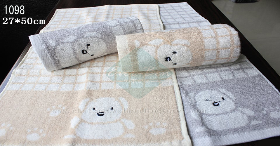 China Bulk Custom cute beach towels Manufacturer Bespoke Yarn Dyed Pattern Bamboo Bath Towels Supplier